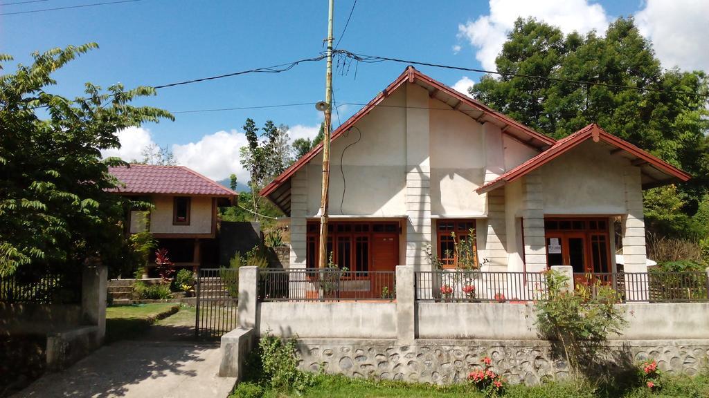 Radiya Guesthouse Sembalunlawang Exteriör bild